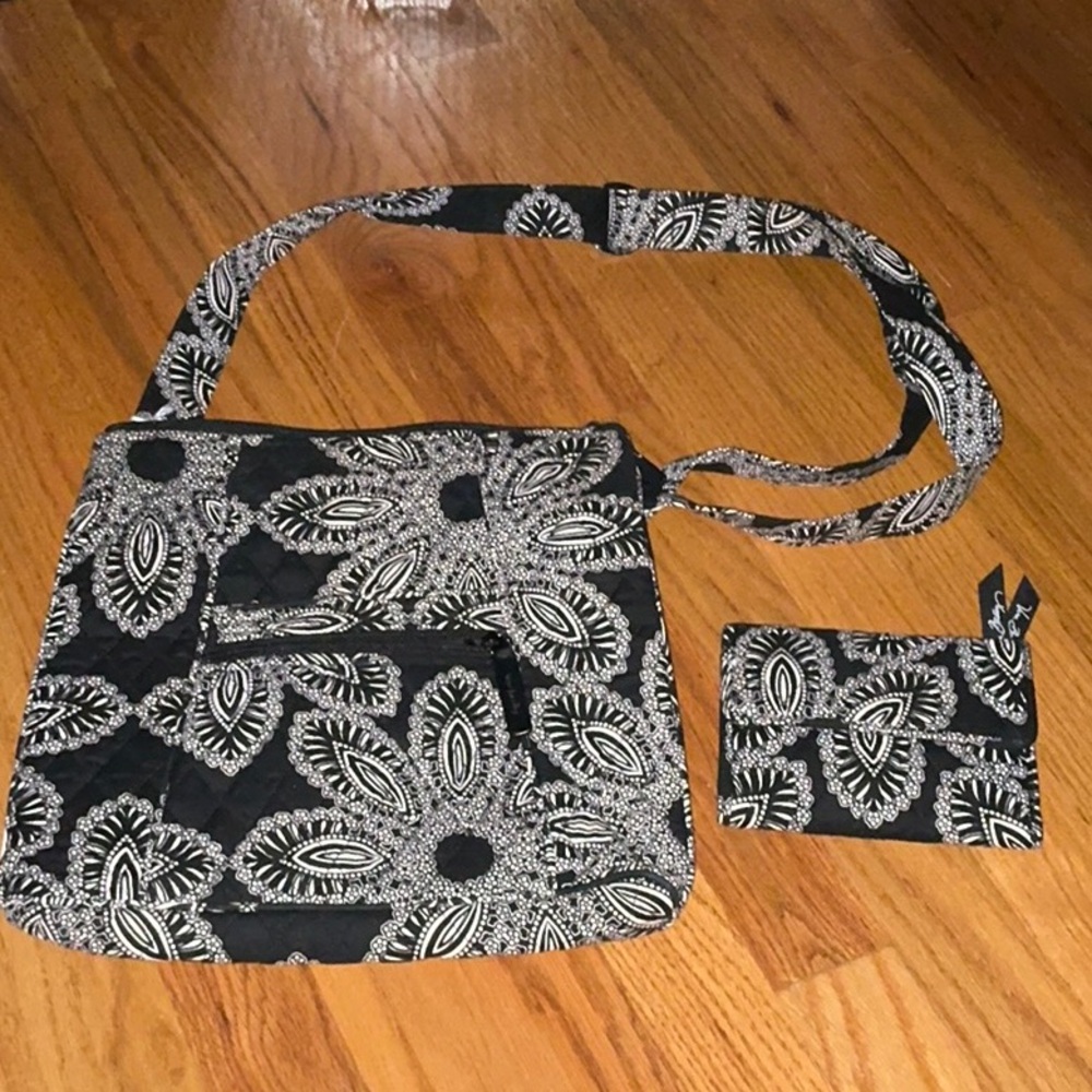 Vera Bradley Blanco Bouquet Hipster Purse and Wallet Floral Black and White